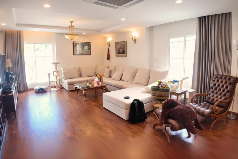 P070 รีโนเวทบ้านเดี่ยว ย่านสายไหม · ห้องรับแขกและนั่งเล่น
