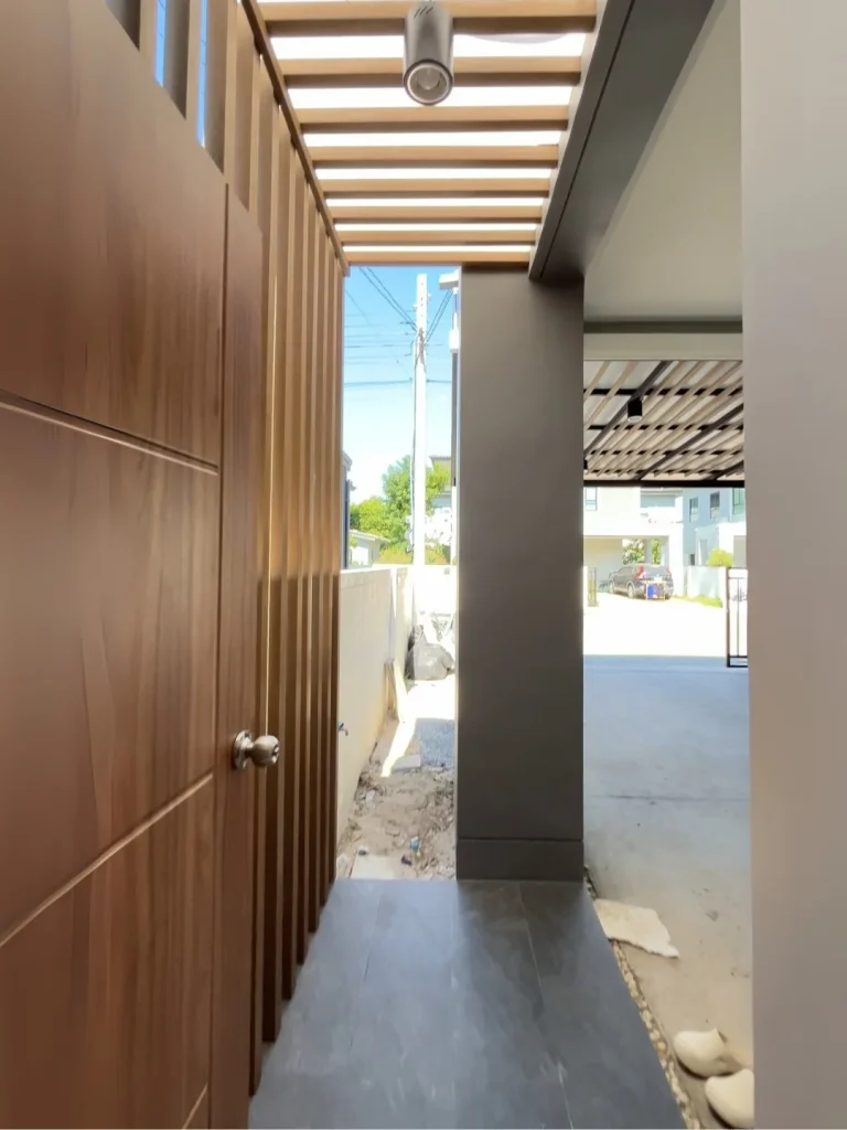 P071 ต่อเติมครัวหลังบ้าน พร้อมหลังคากันแดด บ้านสวยน่าอยู่ขึ้นทันตา