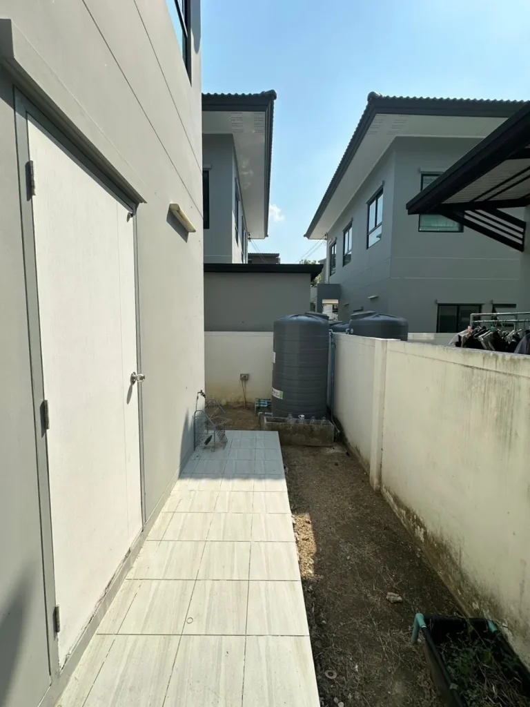 P071 ต่อเติมครัวหลังบ้าน พร้อมหลังคากันแดด บ้านสวยน่าอยู่ขึ้นทันตา