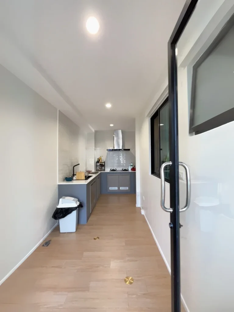 P071 ต่อเติมครัวหลังบ้าน พร้อมหลังคากันแดด บ้านสวยน่าอยู่ขึ้นทันตา