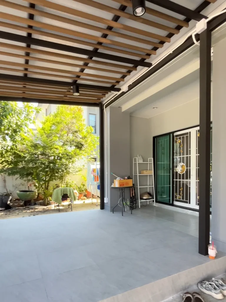 P071 ต่อเติมครัวหลังบ้าน พร้อมหลังคากันแดด บ้านสวยน่าอยู่ขึ้นทันตา