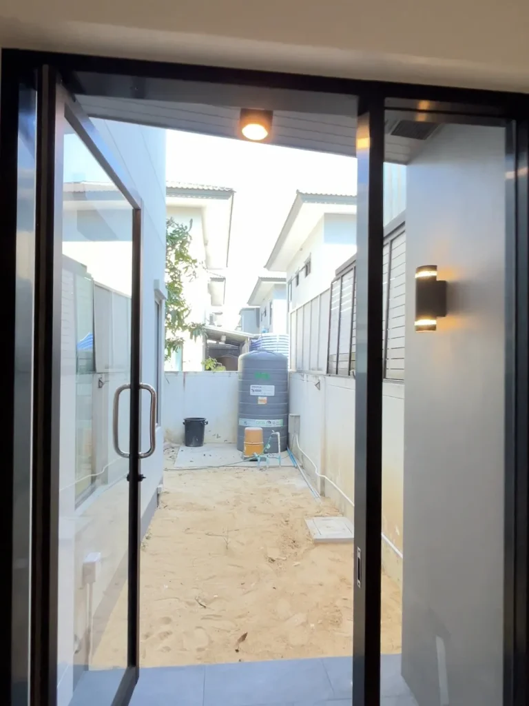 P071 ต่อเติมครัวหลังบ้าน พร้อมหลังคากันแดด บ้านสวยน่าอยู่ขึ้นทันตา