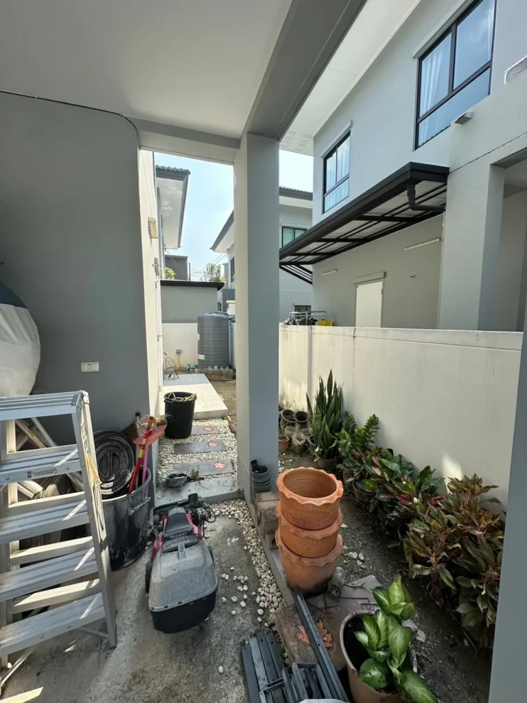 P071 ต่อเติมครัวหลังบ้าน พร้อมหลังคากันแดด บ้านสวยน่าอยู่ขึ้นทันตา